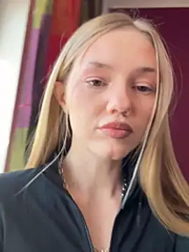 Snapshot of MilaMoone chatting on February 12, 2026, 11:32 am MilaMoone online show from February 12, 2026, 11:32 am