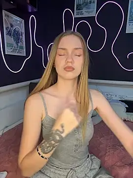 Snapshot of MilaMoone chatting on March 3, 2026, 11:06 am MilaMoone online show from March 3, 2026, 11:06 am