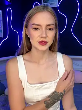 MilaMoone online show from October 27, 2025, 11:11 am