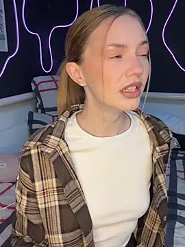 Snapshot of MilaMoone chatting on February 4, 2026, 10:54 am MilaMoone online show from February 4, 2026, 10:54 am