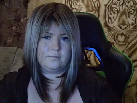 YuliiaSan online show from December 5, 2025, 7:12 pm