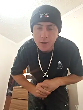 Snapshot of Bottz777 chatting on October 15, 2025, 1:04 am Bottz777 online show from October 15, 2025, 1:04 am