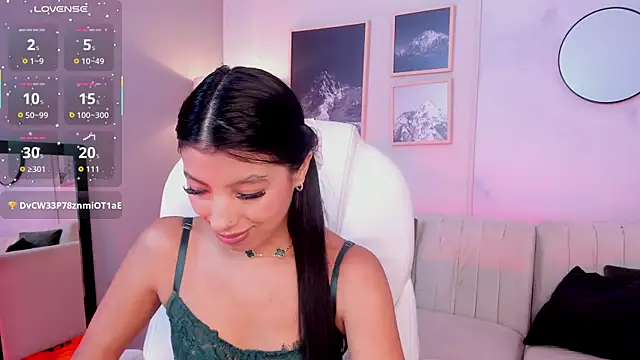 Tiffany Low online show from December 1, 2025, 1:23 pm