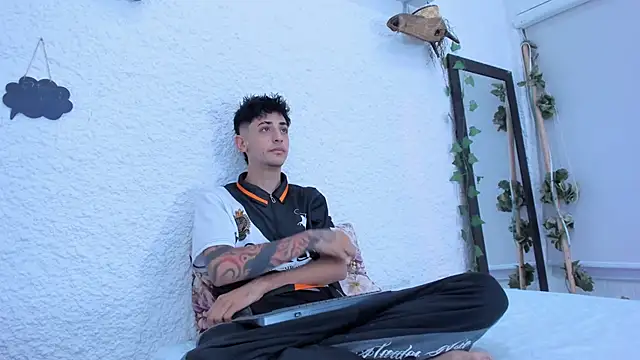 j martony online show from December 18, 2025, 4:39 am