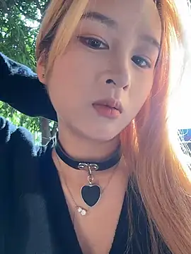 yuki june online show from November 22, 2025, 7:51 am