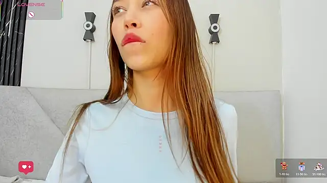 Naomi Rousse online show from December 3, 2025, 12:37 pm