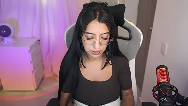 Valerygomez02 online show from October 8, 2025, 8:09 pm