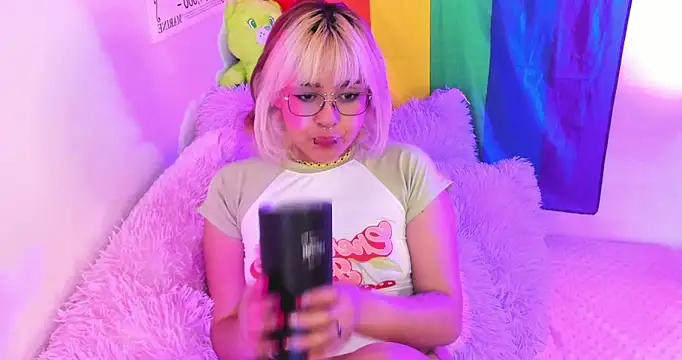 NekoWaifu online show from November 5, 2025, 1:36 pm