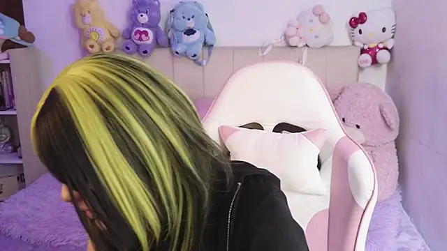 NekoWaifu online show from May 22, 2026, 2:37 pm