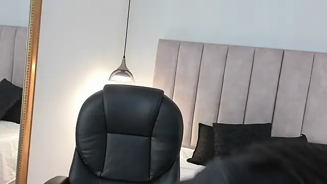 Megan-8 online show from April 14, 2026, 11:04 am