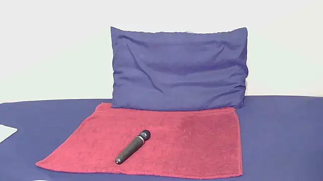 Serafynn online show from November 30, 2025, 11:22 am