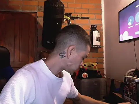 Travis R online show from October 27, 2025, 1:45 pm