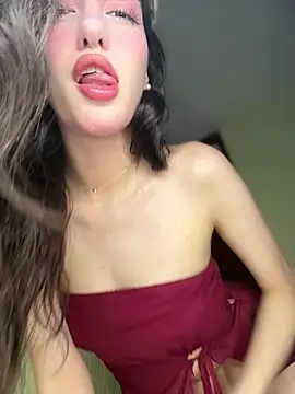 Emily-hottson online show from May 23, 2026, 2:32 am