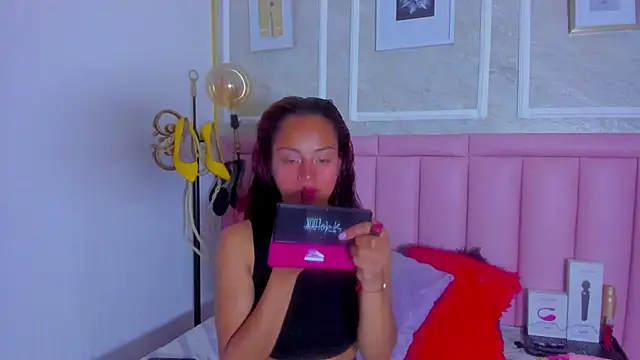 Snapshot of HoollyHendrix chatting on February 23, 2026, 8:31 pm HoollyHendrix online show from February 23, 2026, 8:31 pm