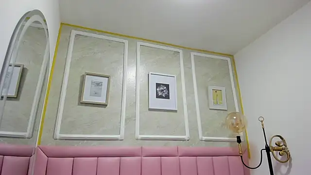 HoollyHendrix online show from December 16, 2025, 8:35 pm