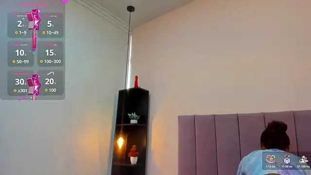 HoollyHendrix online show from November 20, 2025, 8:09 pm