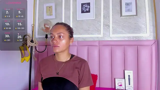 Snapshot of HoollyHendrix chatting on February 10, 2026, 8:41 pm HoollyHendrix online show from February 10, 2026, 8:41 pm