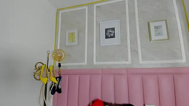 Snapshot of HoollyHendrix chatting on February 24, 2026, 9:15 pm HoollyHendrix online show from February 24, 2026, 9:15 pm