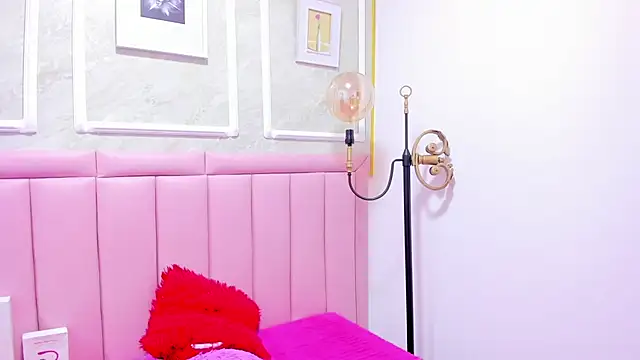 HoollyHendrix online show from December 15, 2025, 8:47 pm