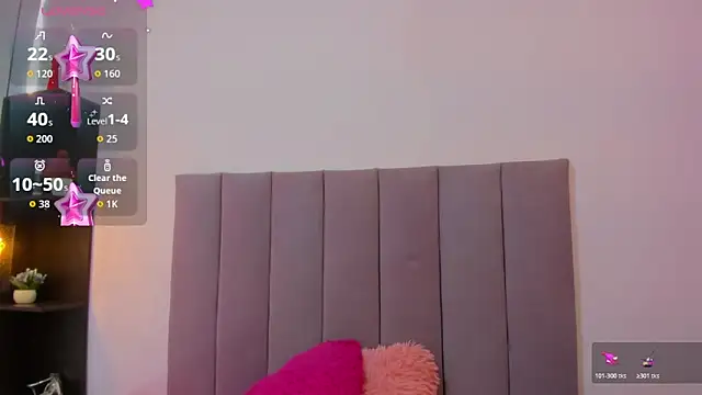 HoollyHendrix online show from October 21, 2025, 7:57 pm