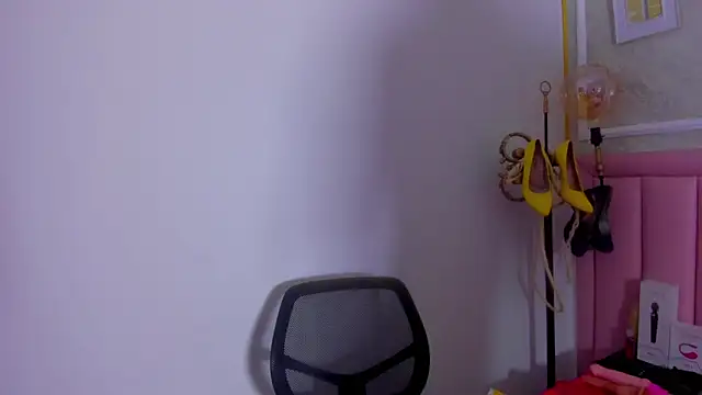 Snapshot of HoollyHendrix chatting on February 27, 2026, 8:19 pm HoollyHendrix online show from February 27, 2026, 8:19 pm