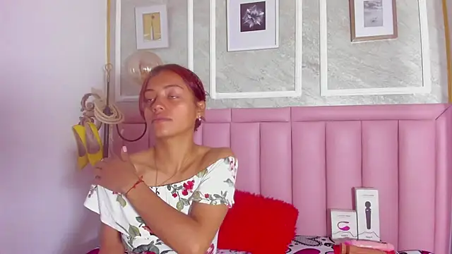 Snapshot of HoollyHendrix chatting on February 11, 2026, 8:20 pm HoollyHendrix online show from February 11, 2026, 8:20 pm