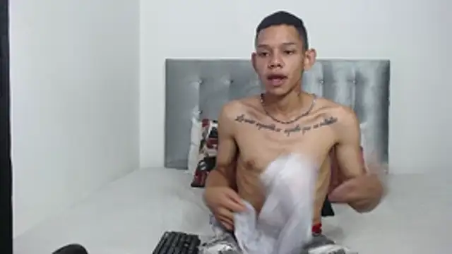 Snapshot of dylandevilx chatting on October 29, 2025, 6:51 pm dylandevilx online show from October 29, 2025, 6:51 pm