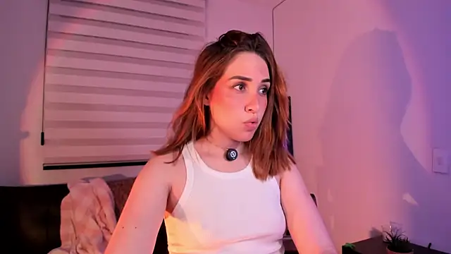 SarahCastillo  online show from October 22, 2025, 4:34 am