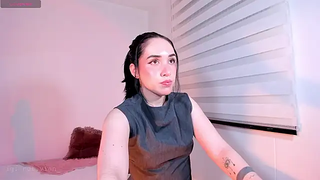 Snapshot of SarahCastillo_ chatting on February 2, 2026, 2:43 am SarahCastillo online show from February 2, 2026, 2:43 am