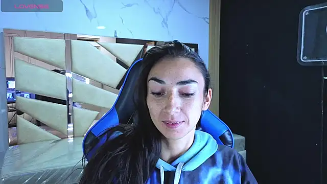 Maily a  online show from April 8, 2026, 2:35 am