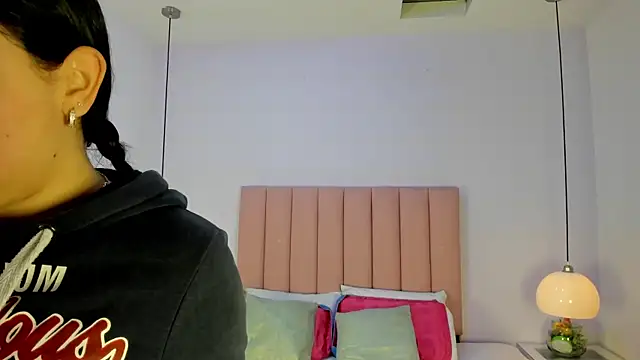 Amy Ferreira online show from November 16, 2025, 11:19 pm