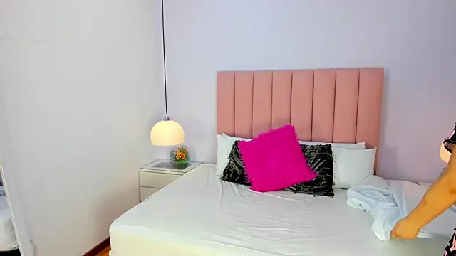 Amy Ferreira online show from November 12, 2025, 2:48 am