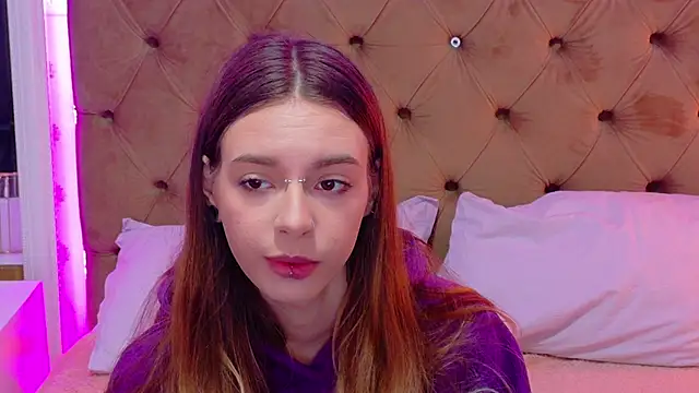 CoraVex online show from April 3, 2026, 4:08 am