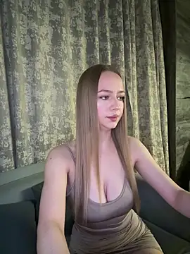 MissOyee online show from November 11, 2025, 7:08 pm