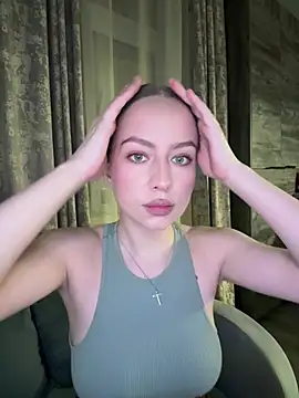 Snapshot of MissOyee chatting on February 8, 2026, 7:22 pm MissOyee online show from February 8, 2026, 7:22 pm