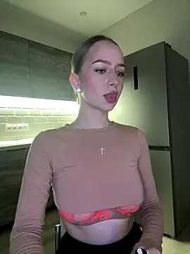 MissOyee online show from January 6, 2026, 7:18 pm