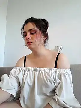 Snapshot of Luna_Moody chatting on October 3, 2025, 11:12 am Luna Moody online show from October 3, 2025, 11:12 am