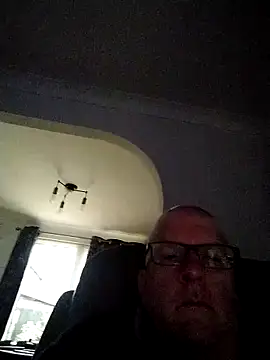 Snapshot of PhilM2001 chatting on June 18, 2026, 4:11 am PhilM2001 online show from June 18, 2026, 4:11 am