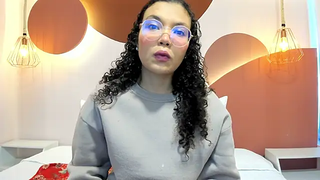 SweetStarr  online show from September 23, 2025, 12:45 pm