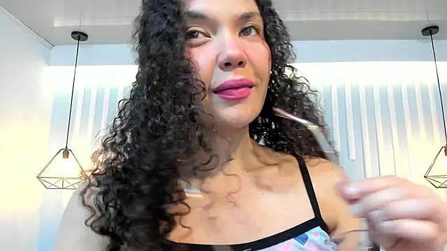 SweetStarr  online show from October 27, 2025, 12:39 pm