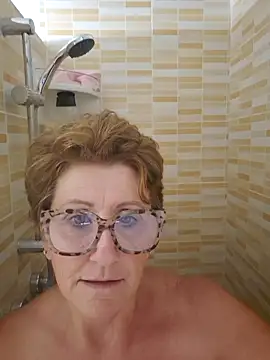 LadyLuxe xx online show from October 5, 2025, 11:23 am