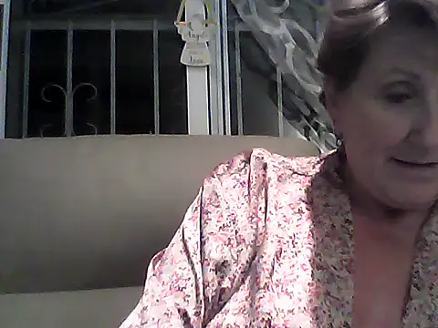 LadyLuxe xx online show from October 13, 2025, 6:20 pm