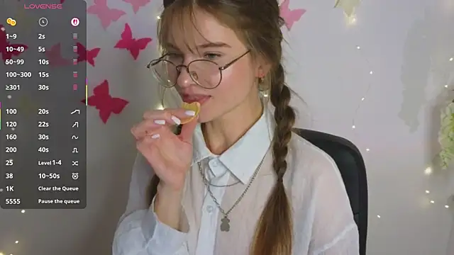 Katyaa Lover online show from October 15, 2025, 4:04 pm