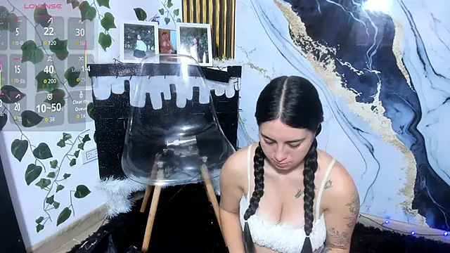 brittanyy20 online show from January 17, 2026, 9:35 am