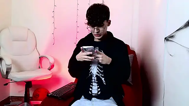 bellmontneon online show from October 23, 2025, 11:42 am