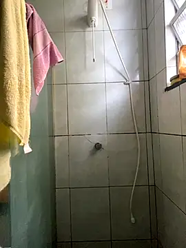 loirinhaaa online show from September 23, 2025, 7:32 pm