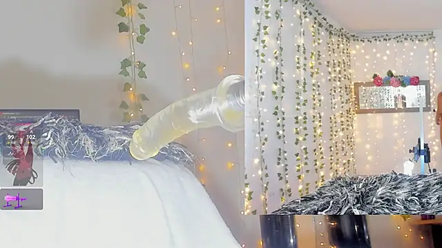 Ashley  Jones   online show from December 16, 2025, 9:02 am