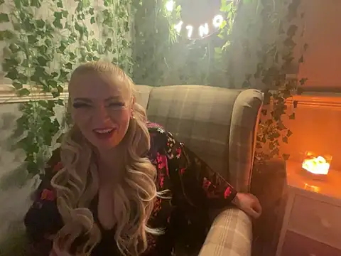 BonnyDesire online show from November 6, 2025, 8:13 pm