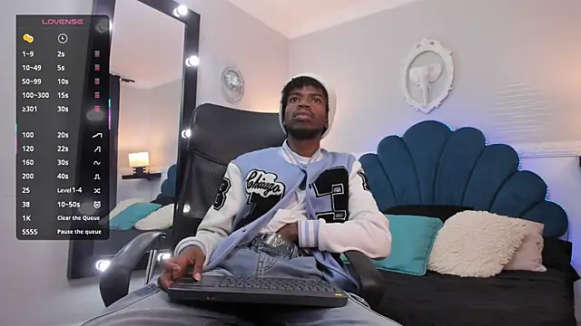 AllexJacob online show from October 25, 2025, 1:12 pm