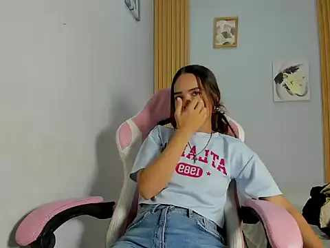 Naomis 35 online show from October 29, 2025, 7:24 pm